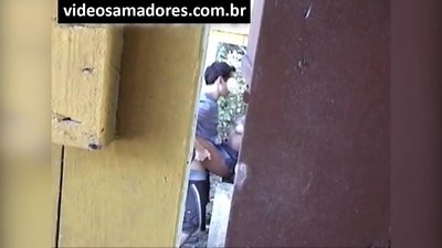 Voyeur film pasangan enom kurang ajar nganti dheweke nemokake cuplikan video